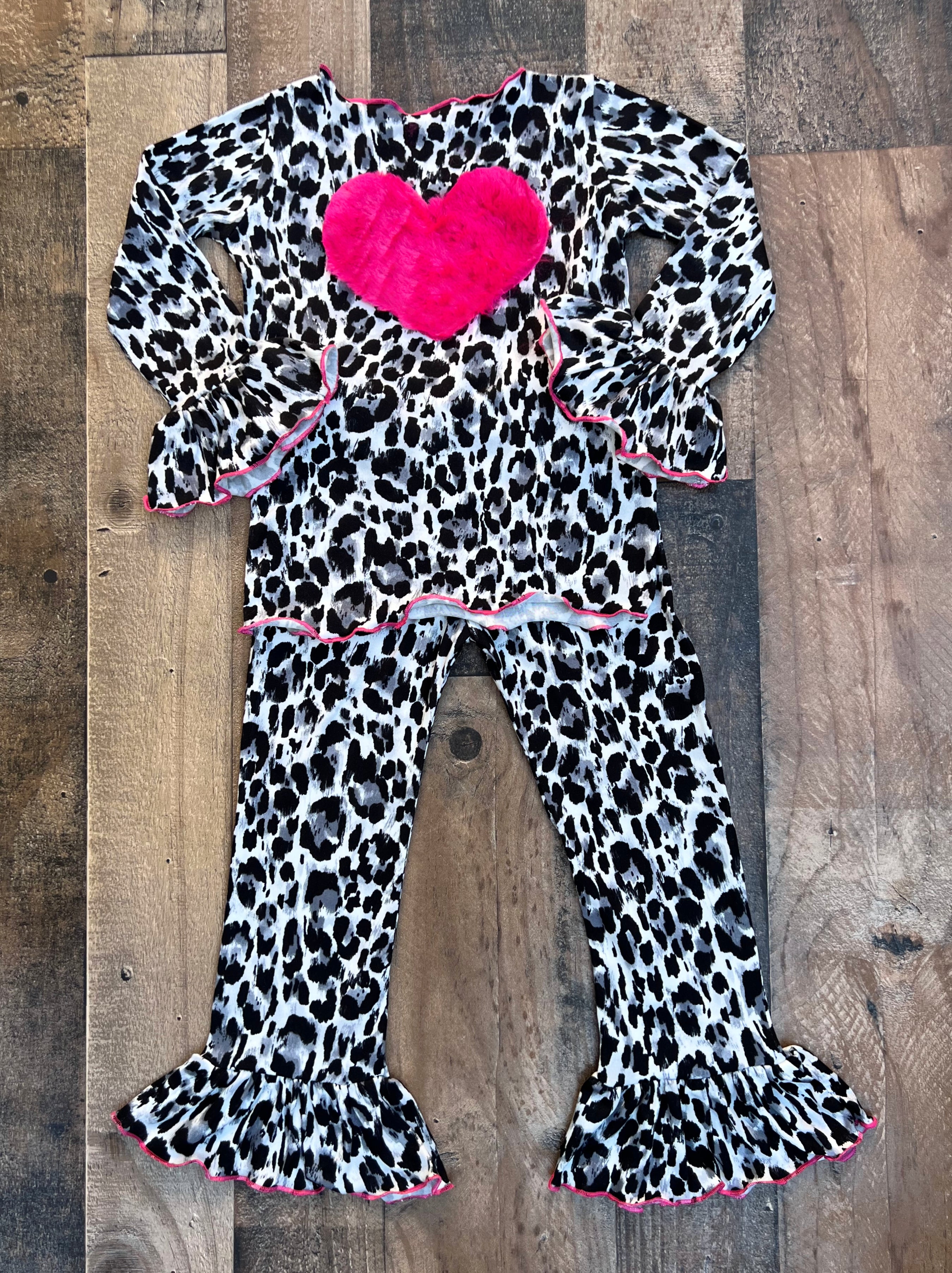 Valentines Day Leopard Print Outfit 
